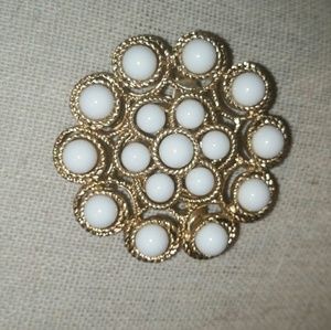 Stella & Dot Jewelry - Stella & Dot Gold/White 'Paradise' Brooch Stella & Dot Jewelry - Stella & Dot Gold/White 'Paradise' Brooch